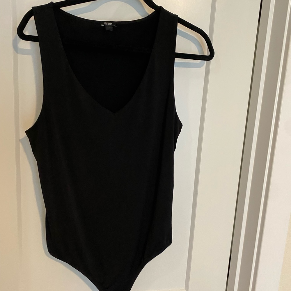 Express V-Neck Elegant Black Body Contour Top
